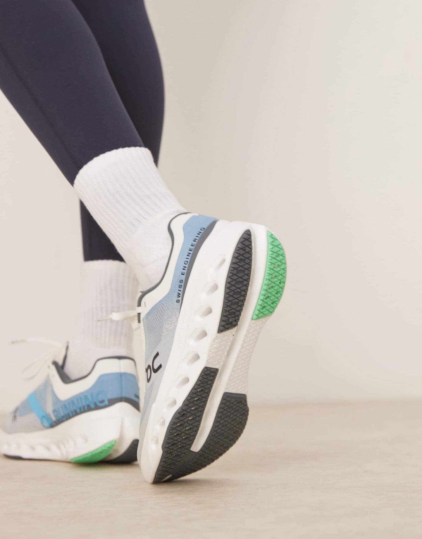 On Running Cloudsurfer Niagara White