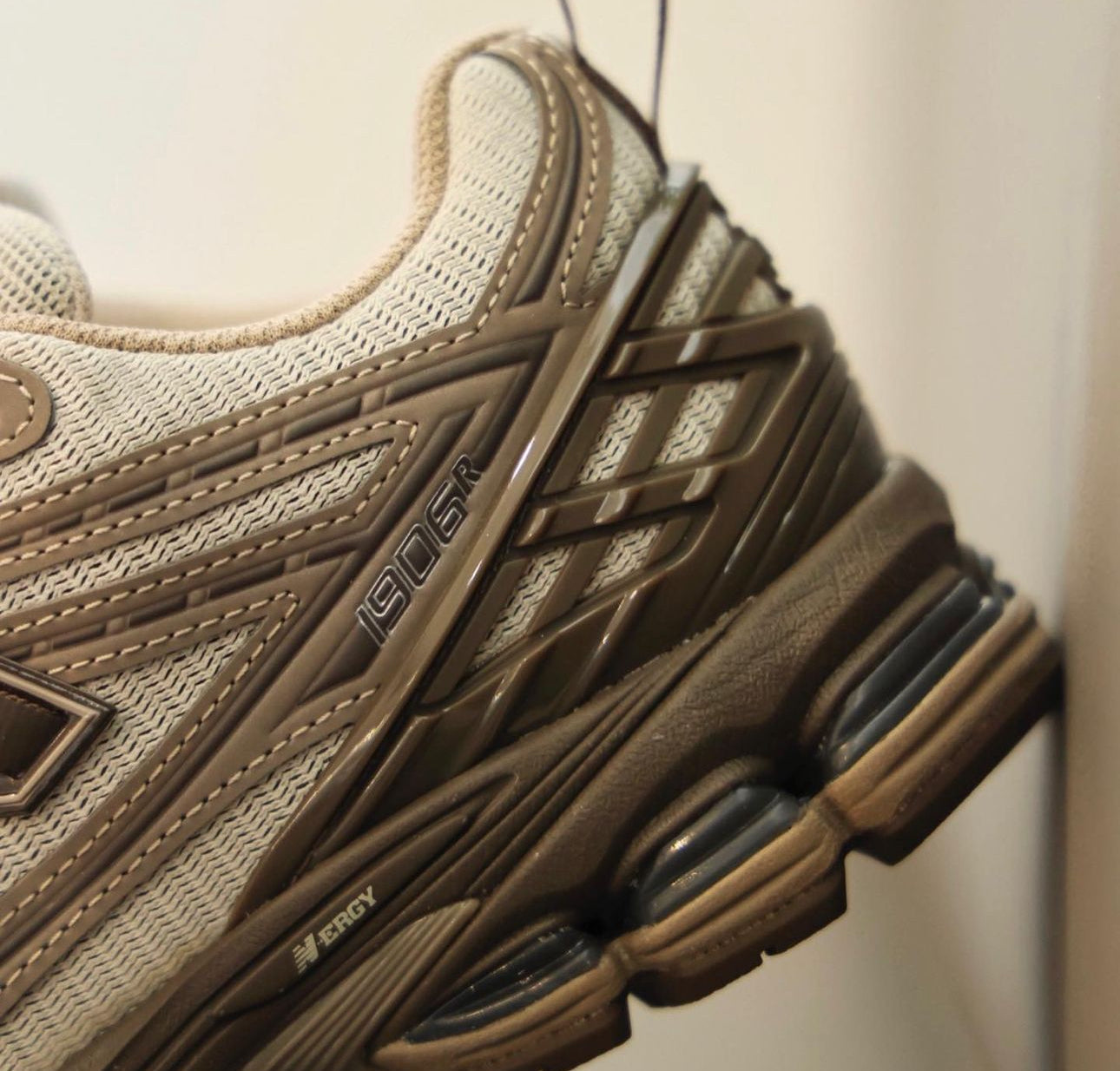 New Balance 1906R Driftwood Dark Mushroom