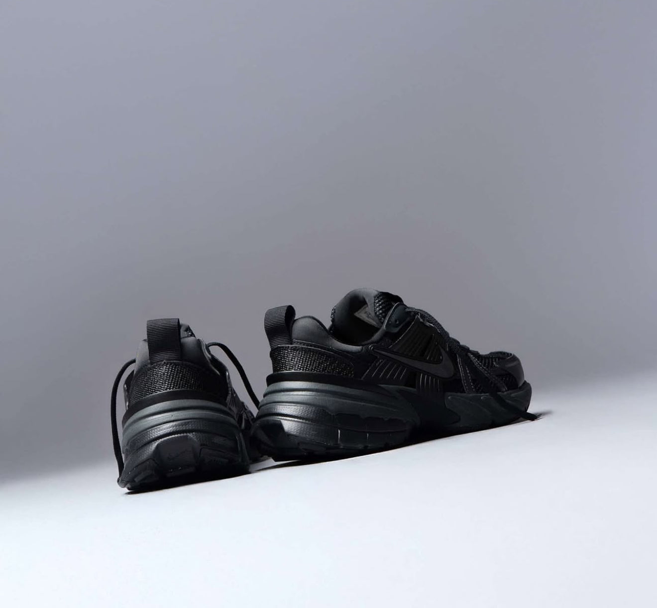 V2K Run Black Dark Smoke Grey