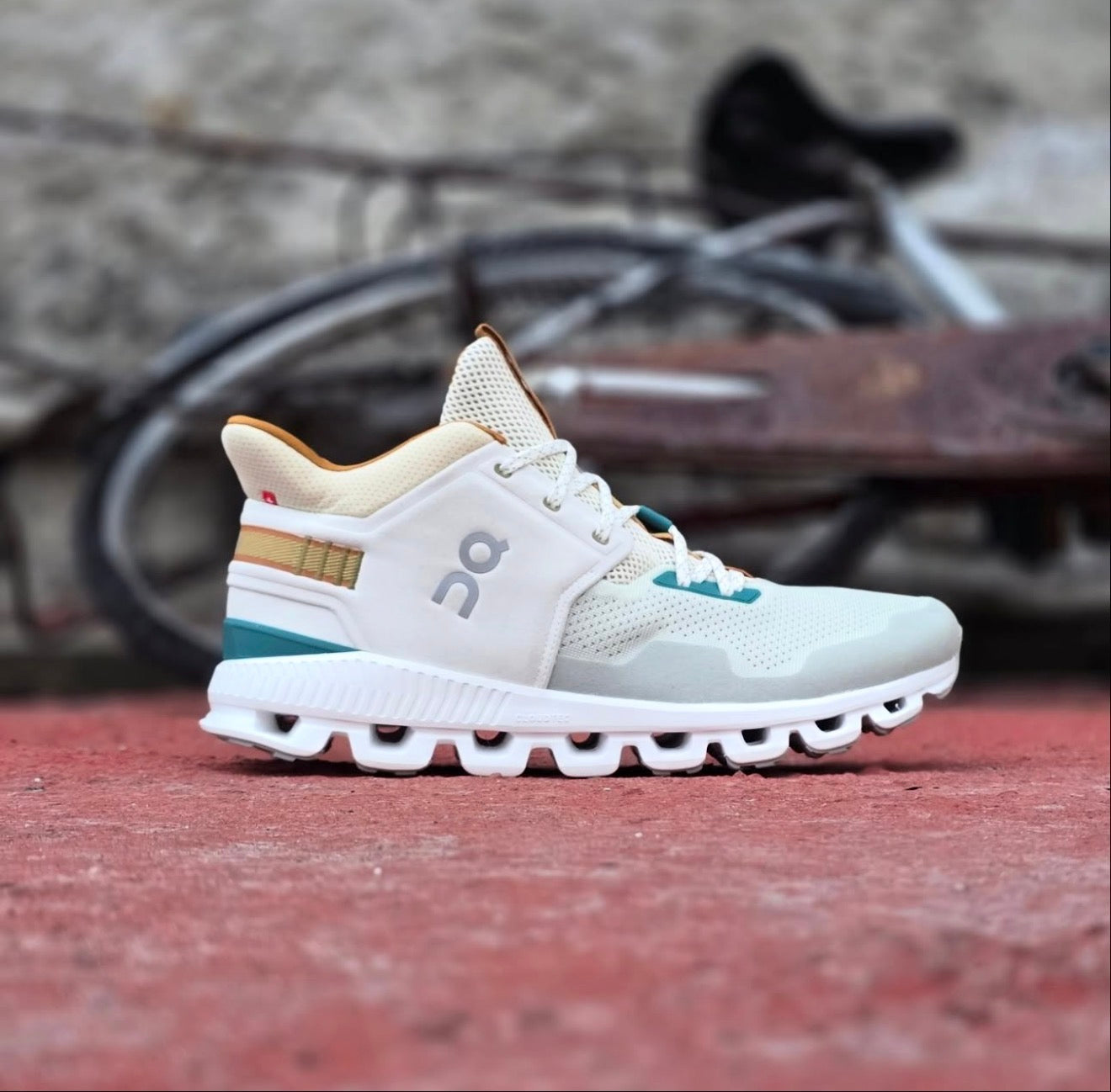 On Running Cloud Hi Edge White Cream Blue