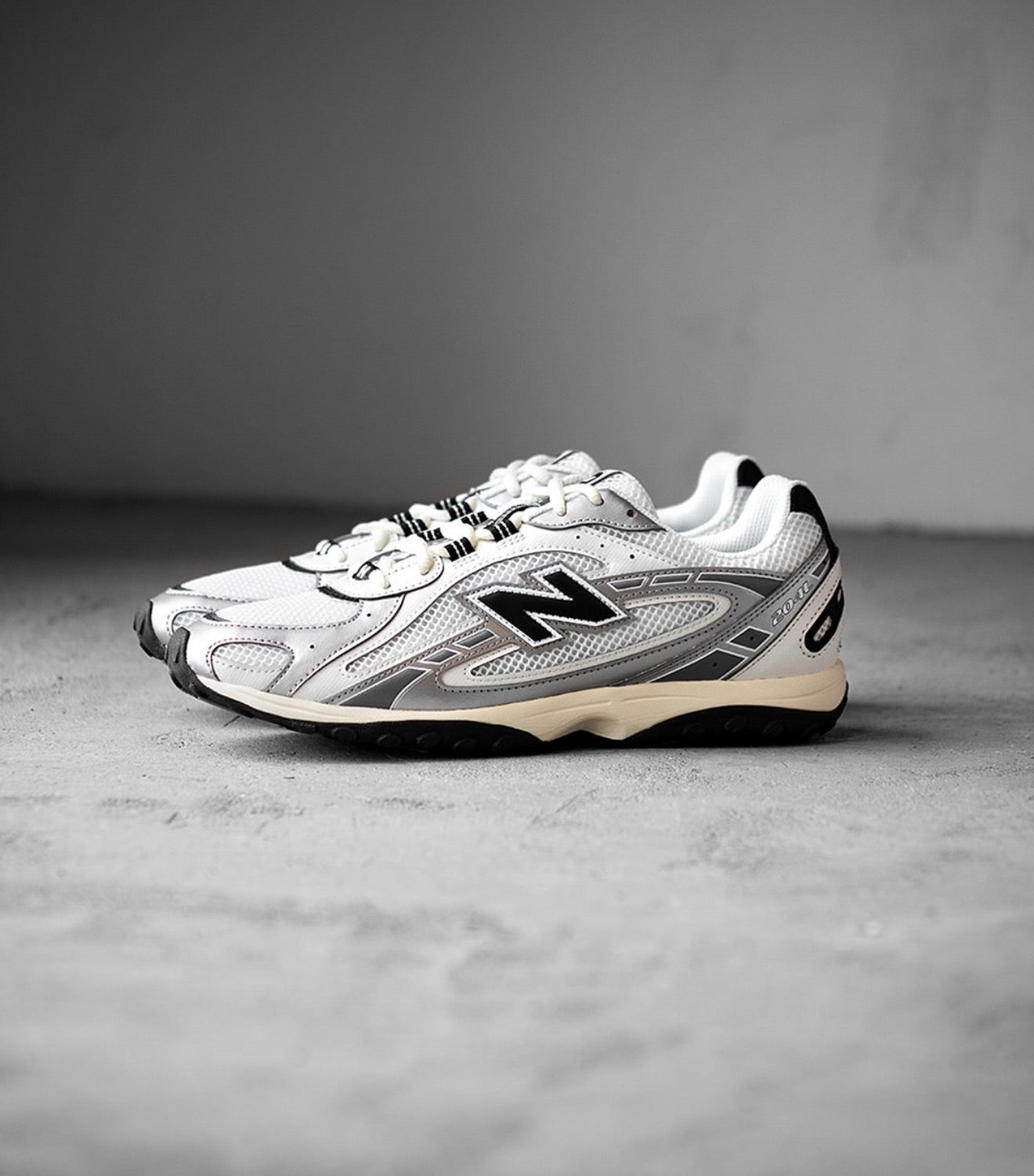 NB Balance 204L Silver Metallic Black
