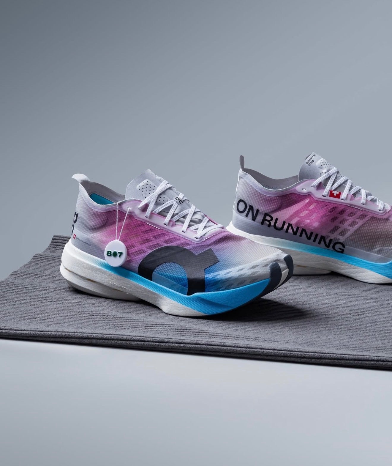 On Running Cloudboom Strike White Horizon