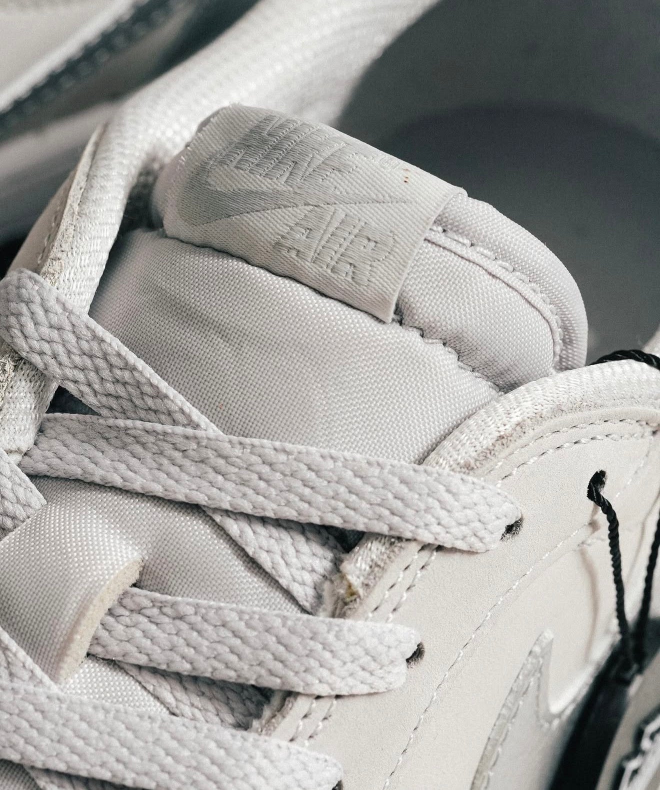 Air Jordan 1 Low OG Metallic Silver