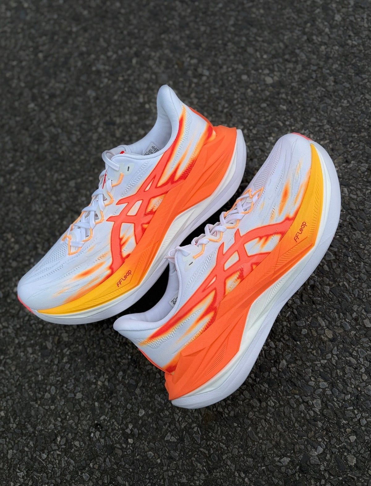 Superblast 3 White Orange Glow