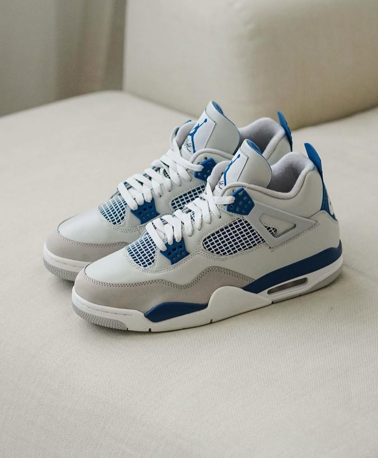 Air Jordan 4 Military Blue