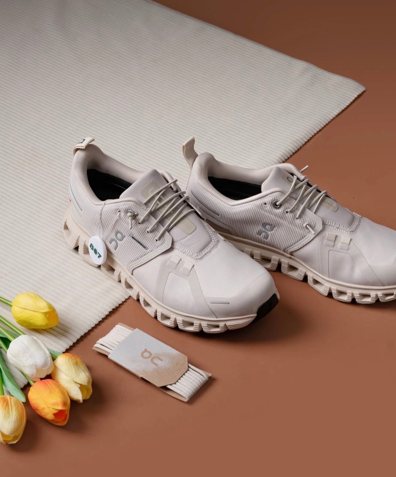 On Running Cloud 6 Waterproof Pearl Cream