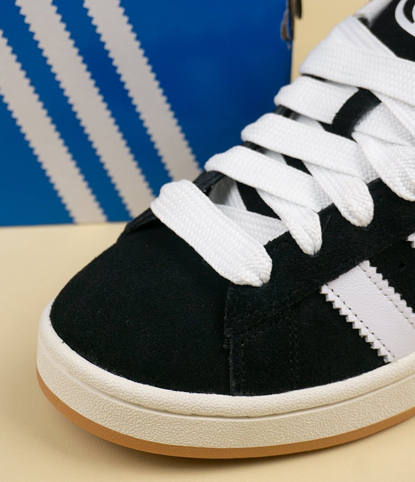 Campus 00s “ Black / White “