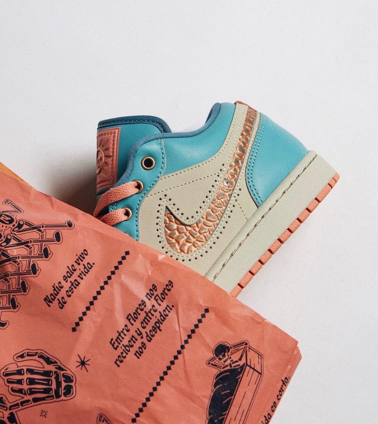 Air Jordan 1 Low SE Somos Eternos