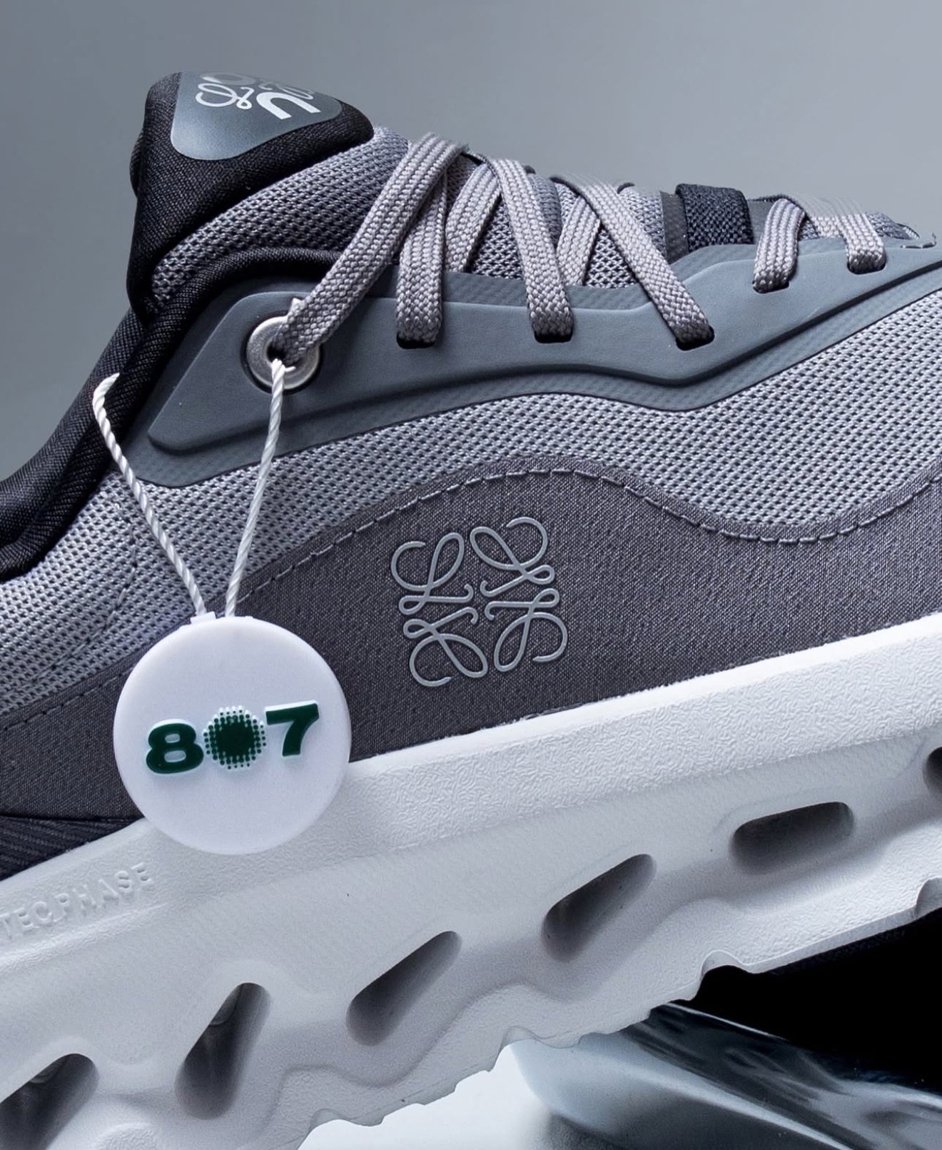 On Running Cloudtilt 2 LOEWE Grey White