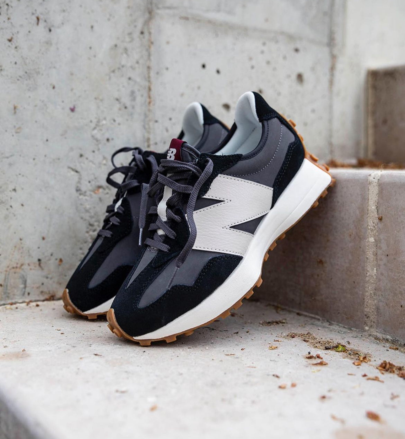 New Balance 327 Black Moonbeam