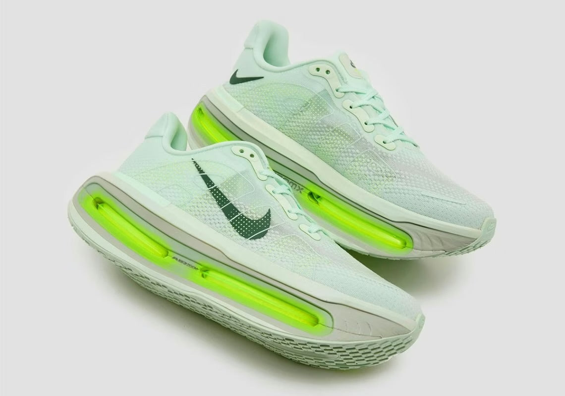 Zoom Vomero Premium Barely Volt