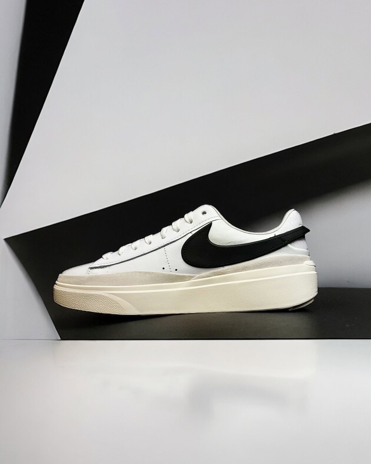 Blazer Phantom Low White Black