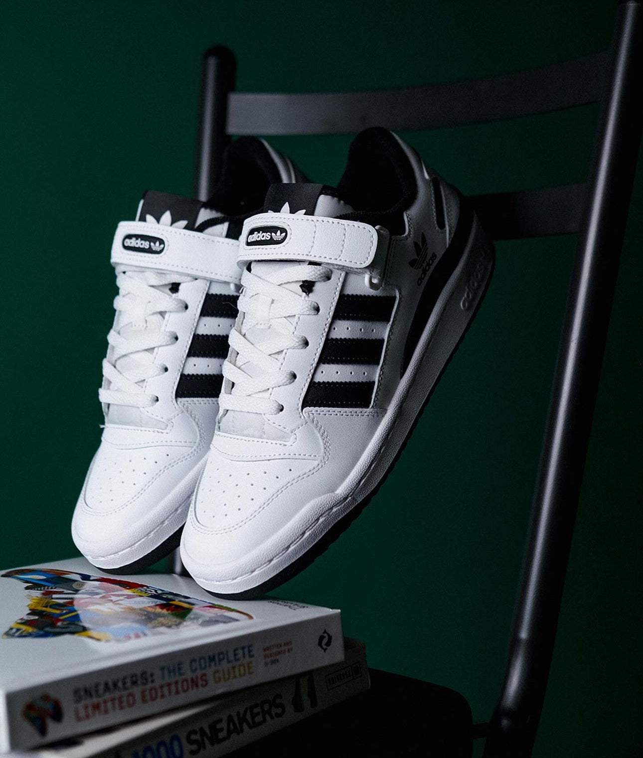 Forum 84 Low White / Black