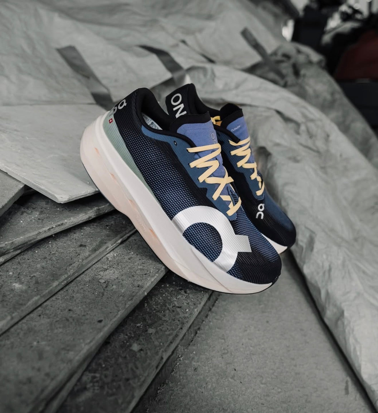 On Running Cloudboom Volt Black Juniper