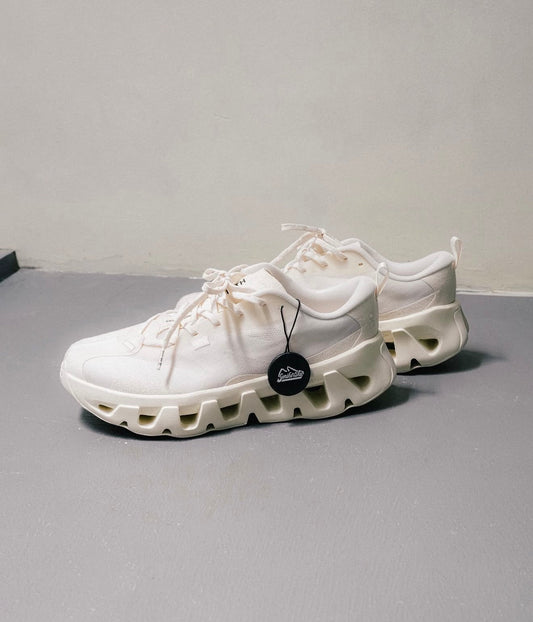 WMNs On Running K-Tech 1 Kith Tofu