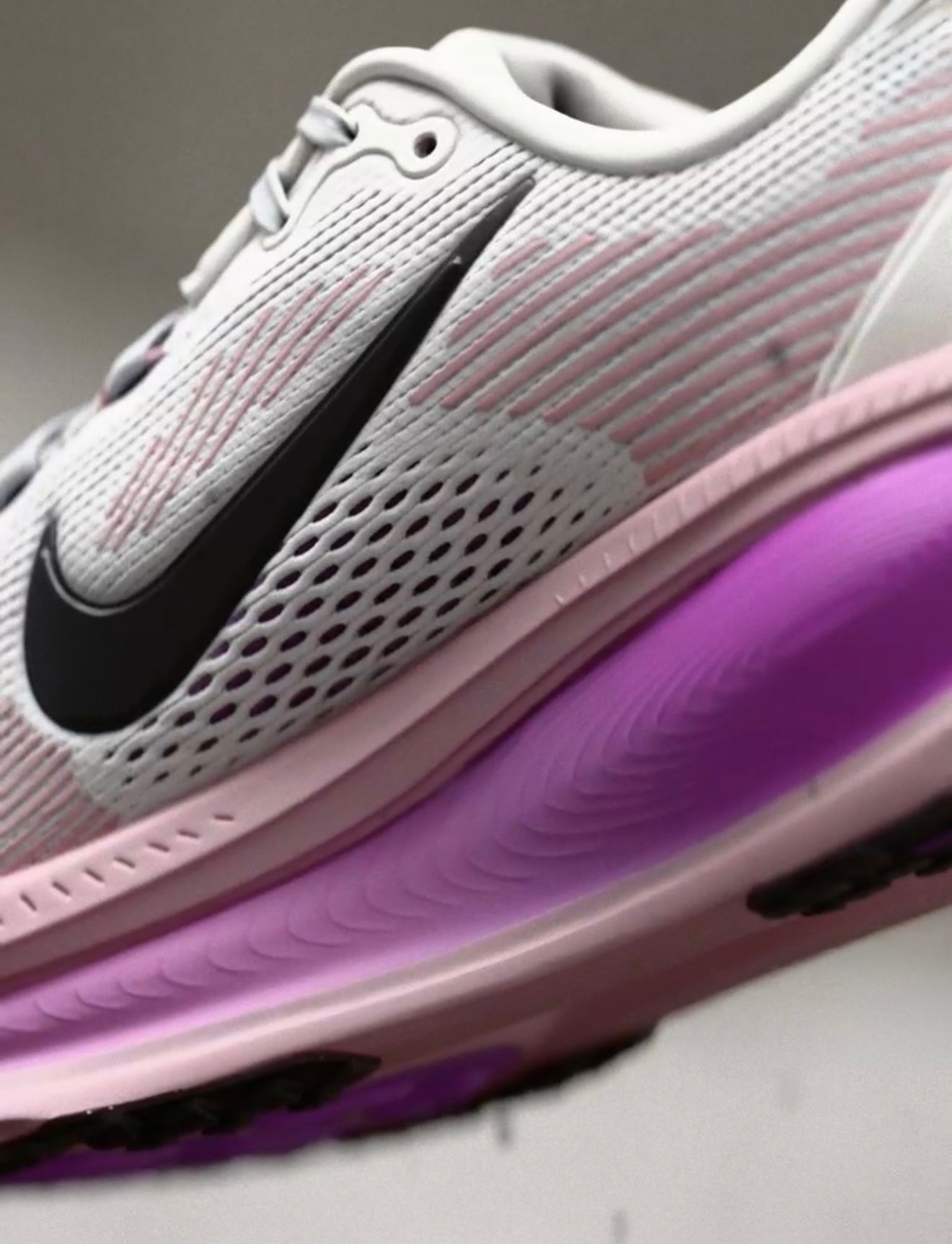 WMNs Vomero 18 Elemental Pink