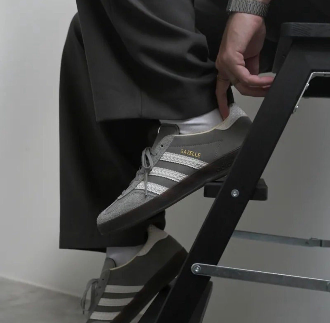 Gazelle Indoor Dark Grey