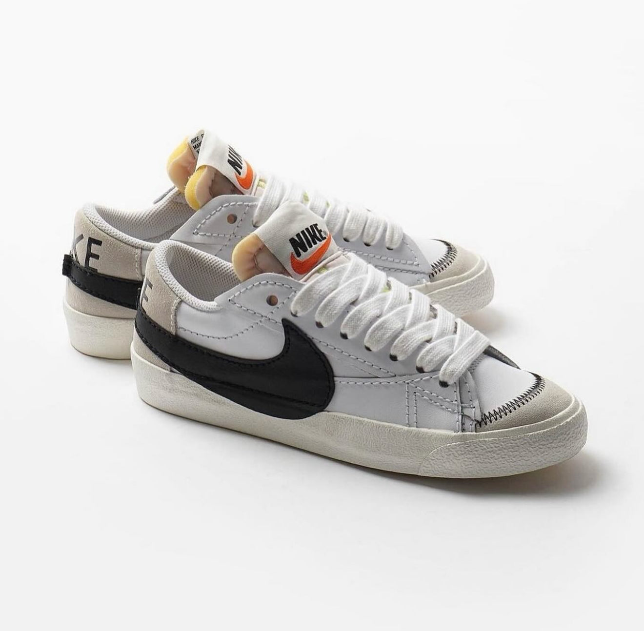 Blazer Low 77 Jumbo White Black Sail