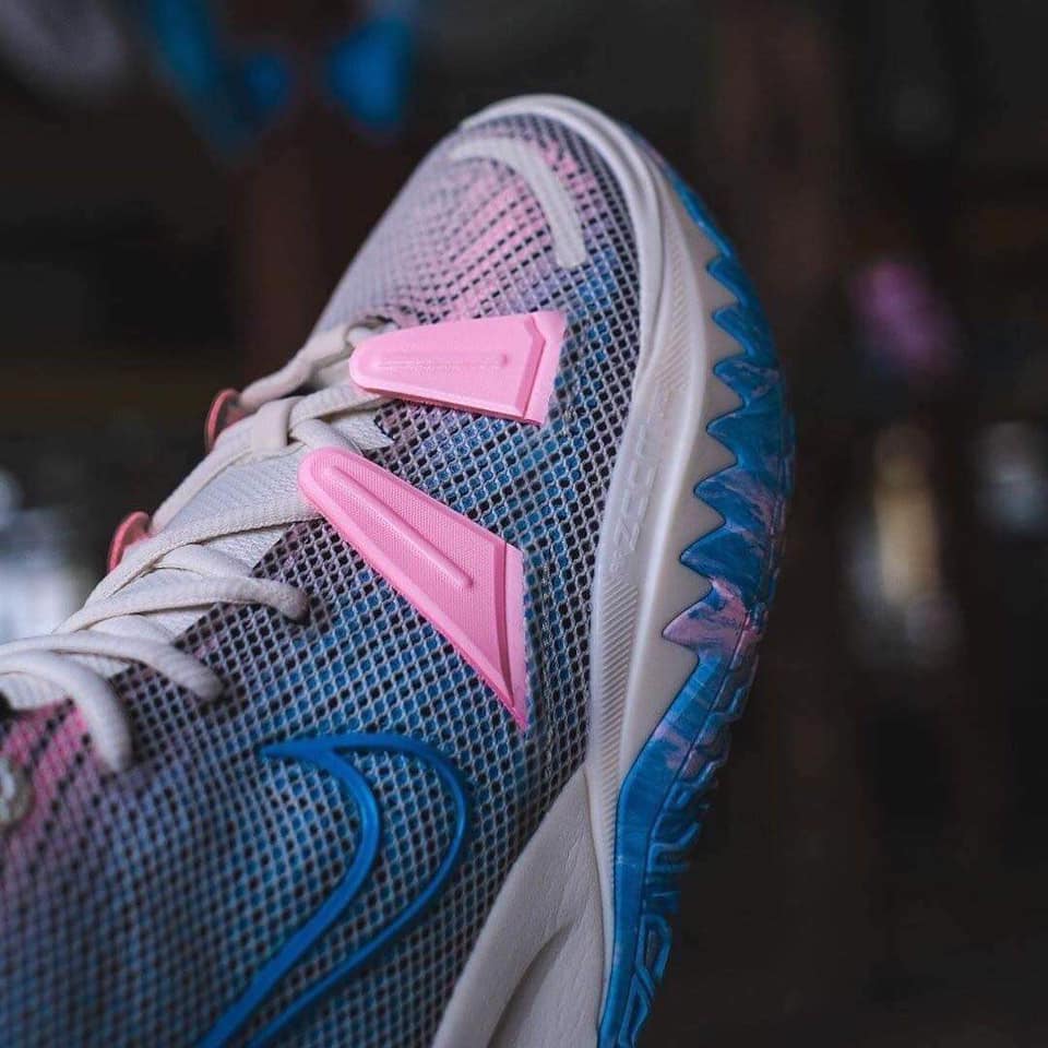 Kyrie Irving 7 “ Pale Ivory ”