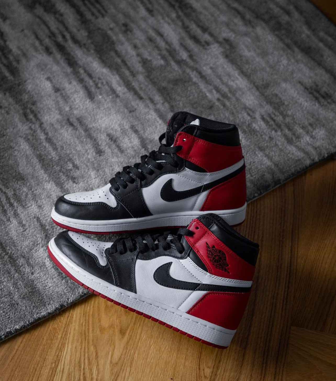 Air Jordan 1 Retro High Black Toe
