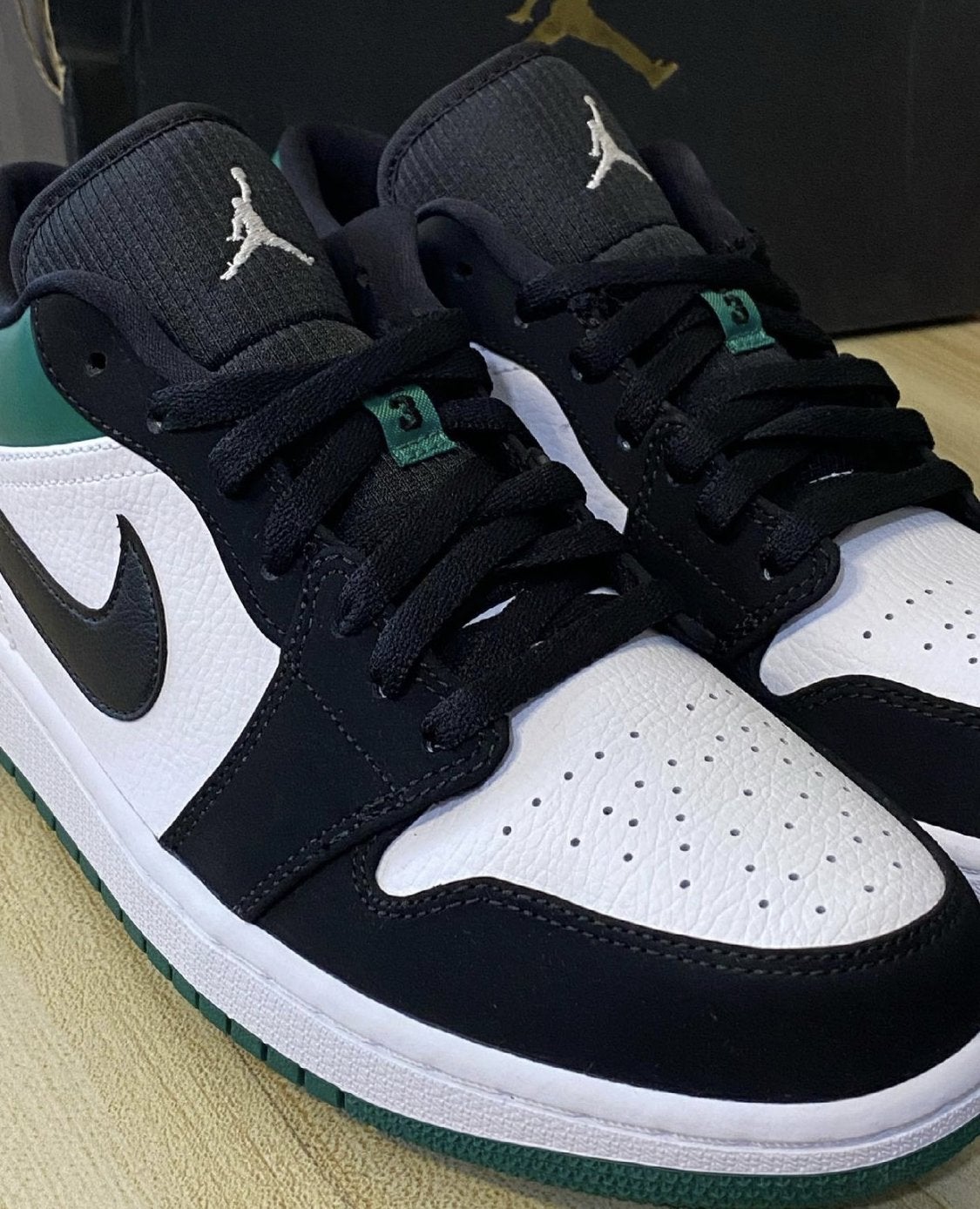 Air Jordan 1 Retro Low Mystic Green