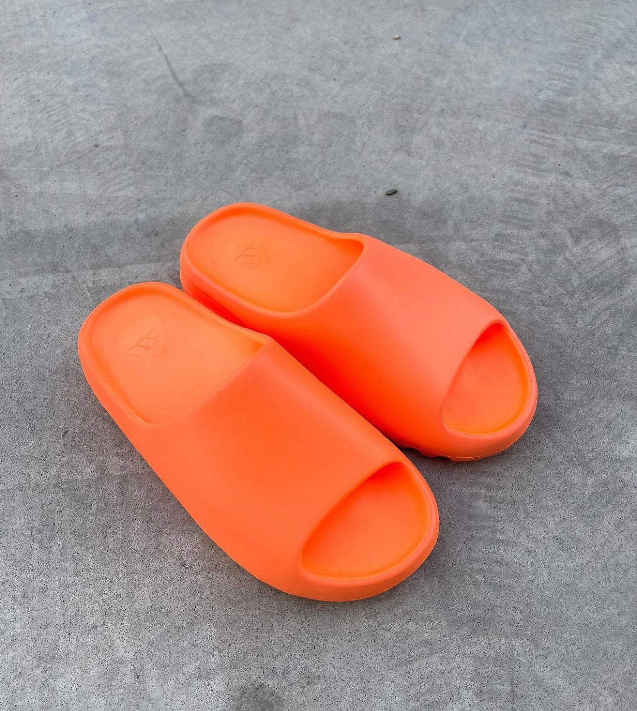WMNs Yeezy Slides “Enflame Orange”