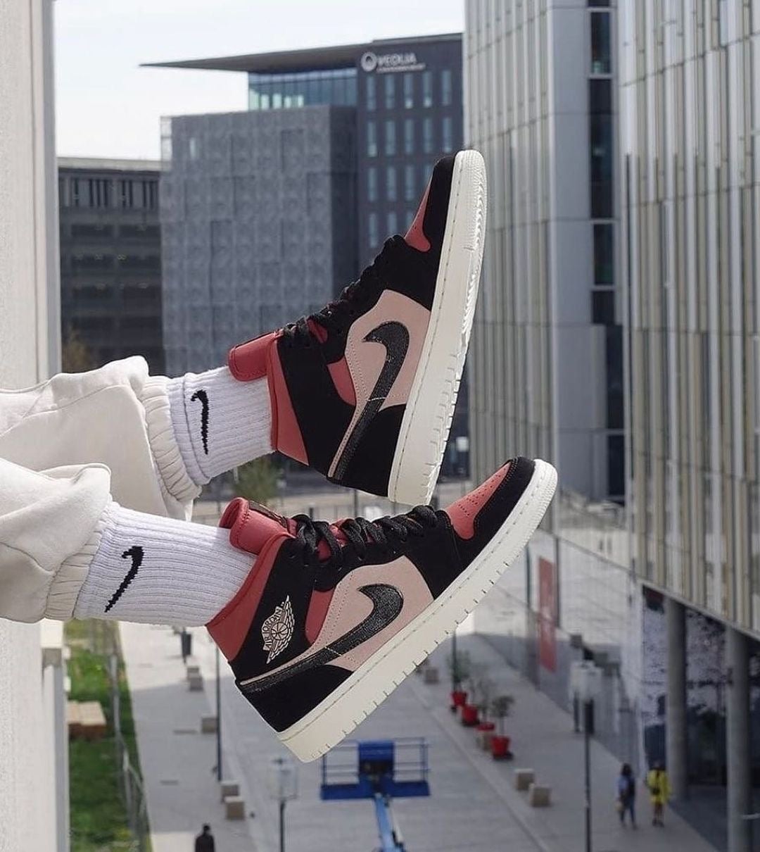 WMNS Air Jordan Retro 1 Mid Canyon Rust