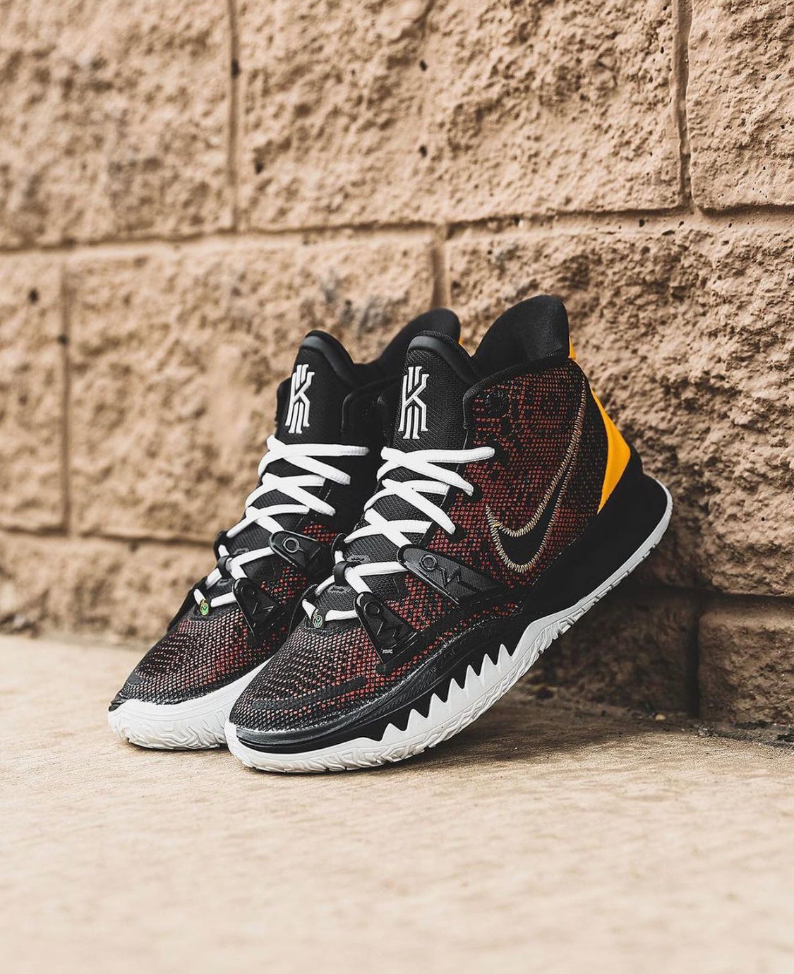 Kyrie Irving 7 “ Rayguns “