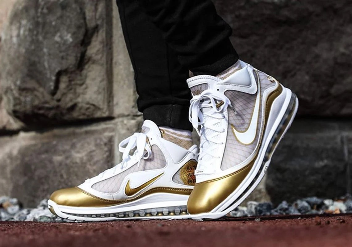LeBron James 7 “ China Moon ”