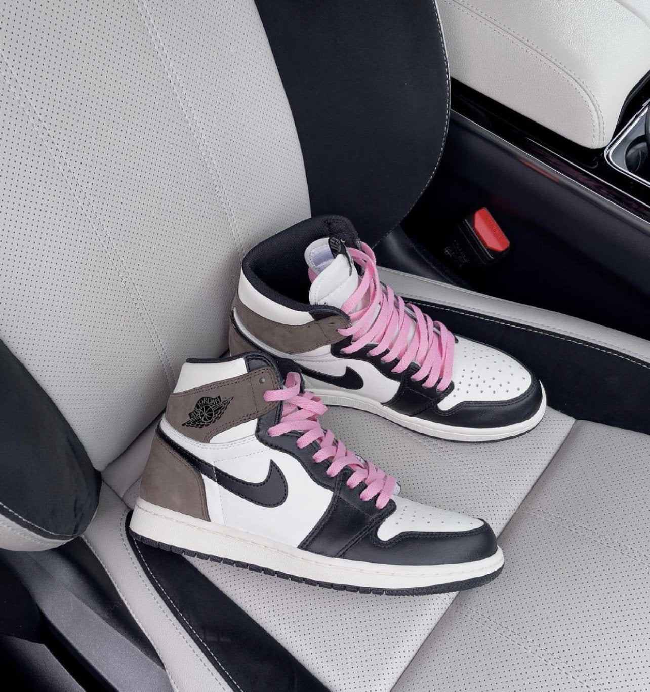 Air Jordan Retro 1 High Mocha
