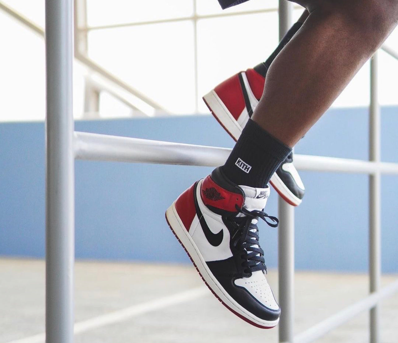Air Jordan 1 Retro High Black Toe