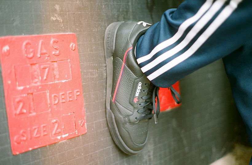 Continental 80 “ Core Black / Scarlet “