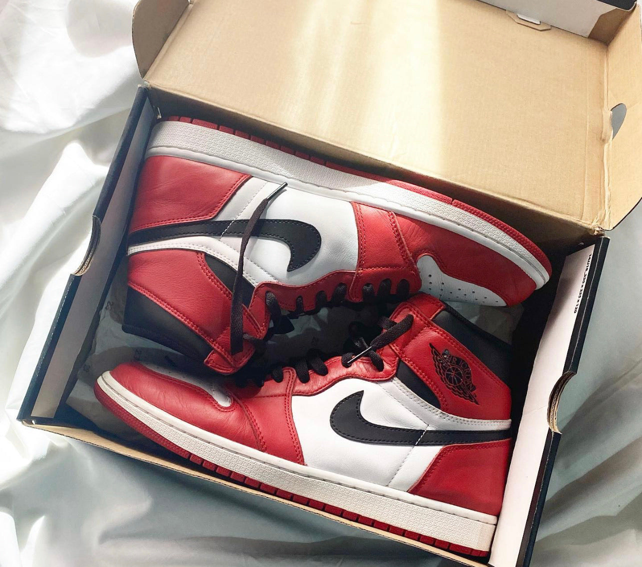 WMNS Air Jordan 1 High “Chicago”