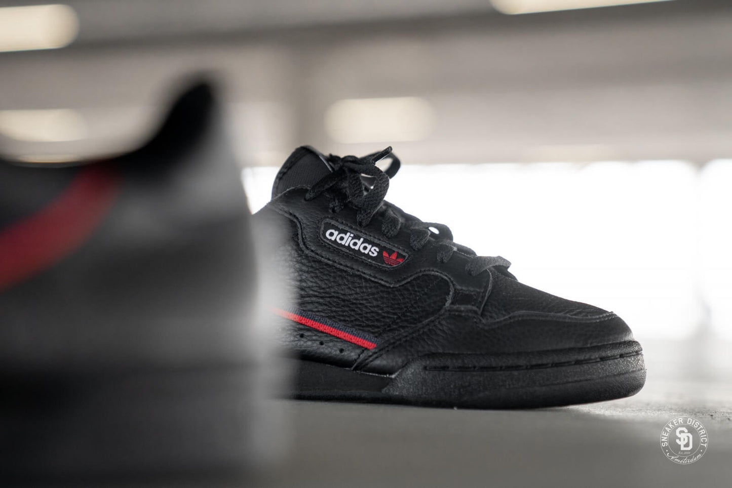 Continental 80 “ Core Black / Scarlet “