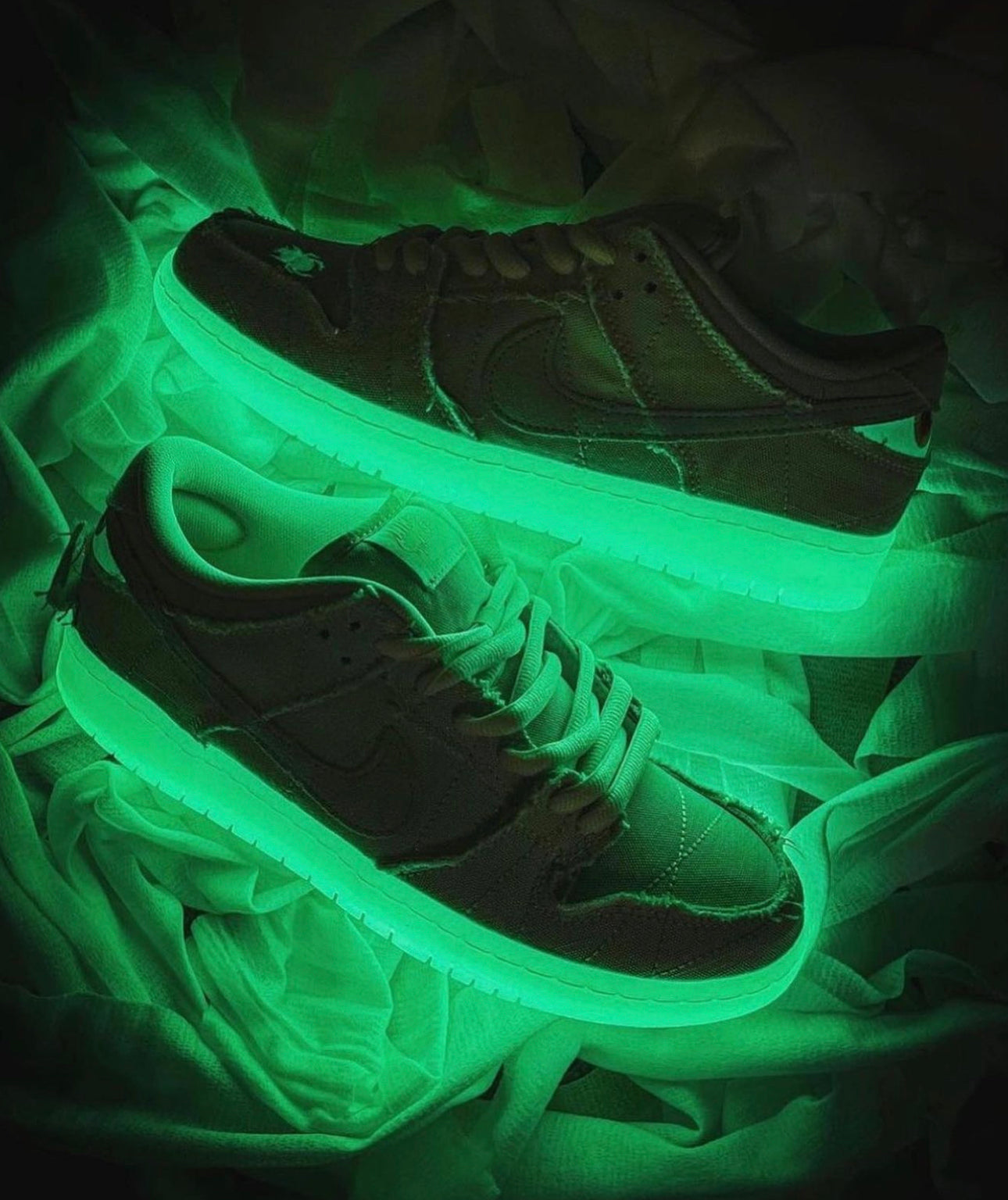 SB Dunk Low Mummy ( glow in dark )