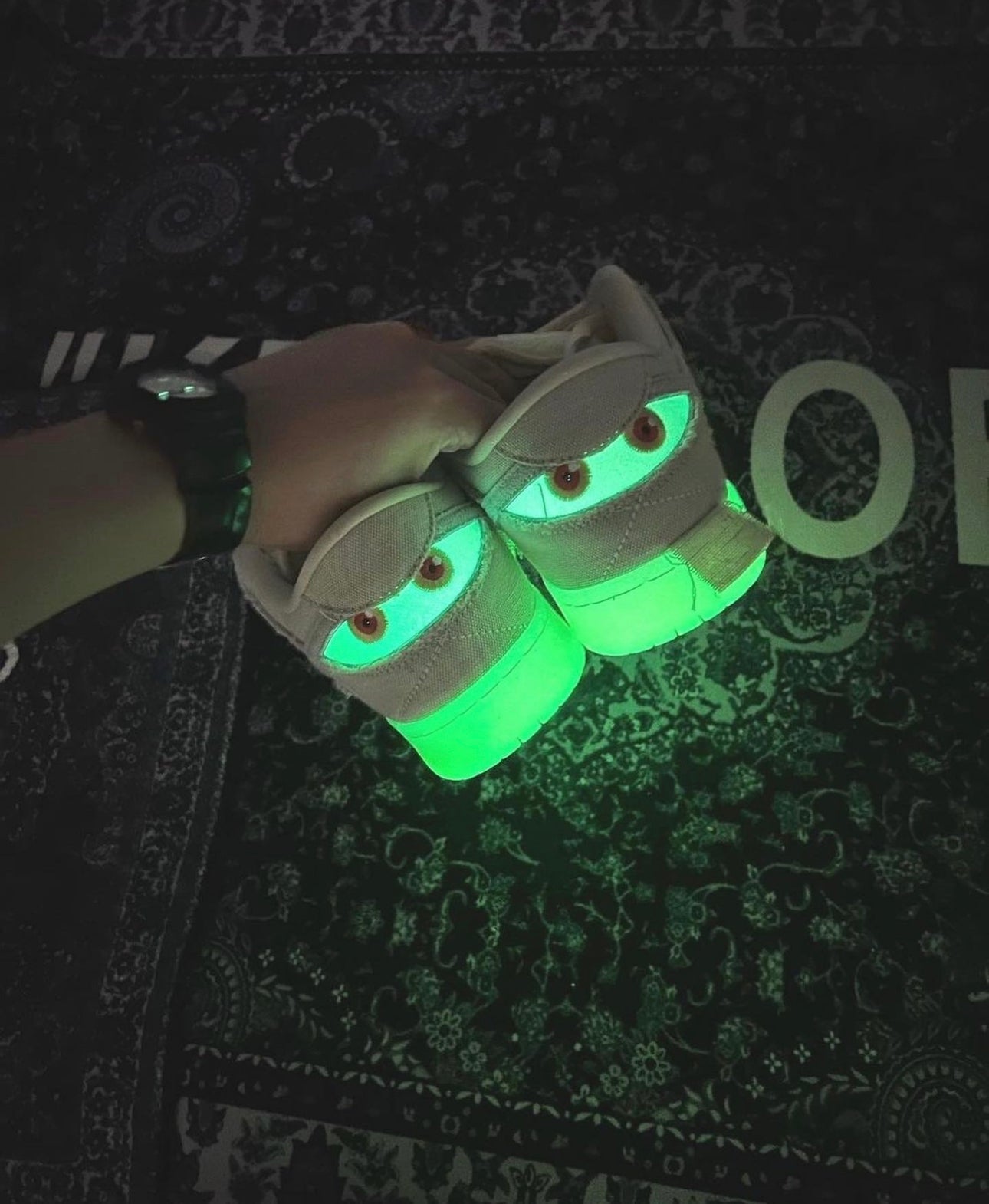 SB Dunk Low Mummy ( glow in dark )
