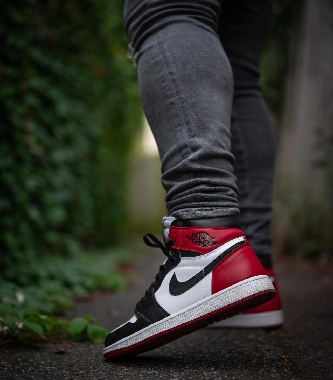 Air Jordan 1 Retro High Black Toe