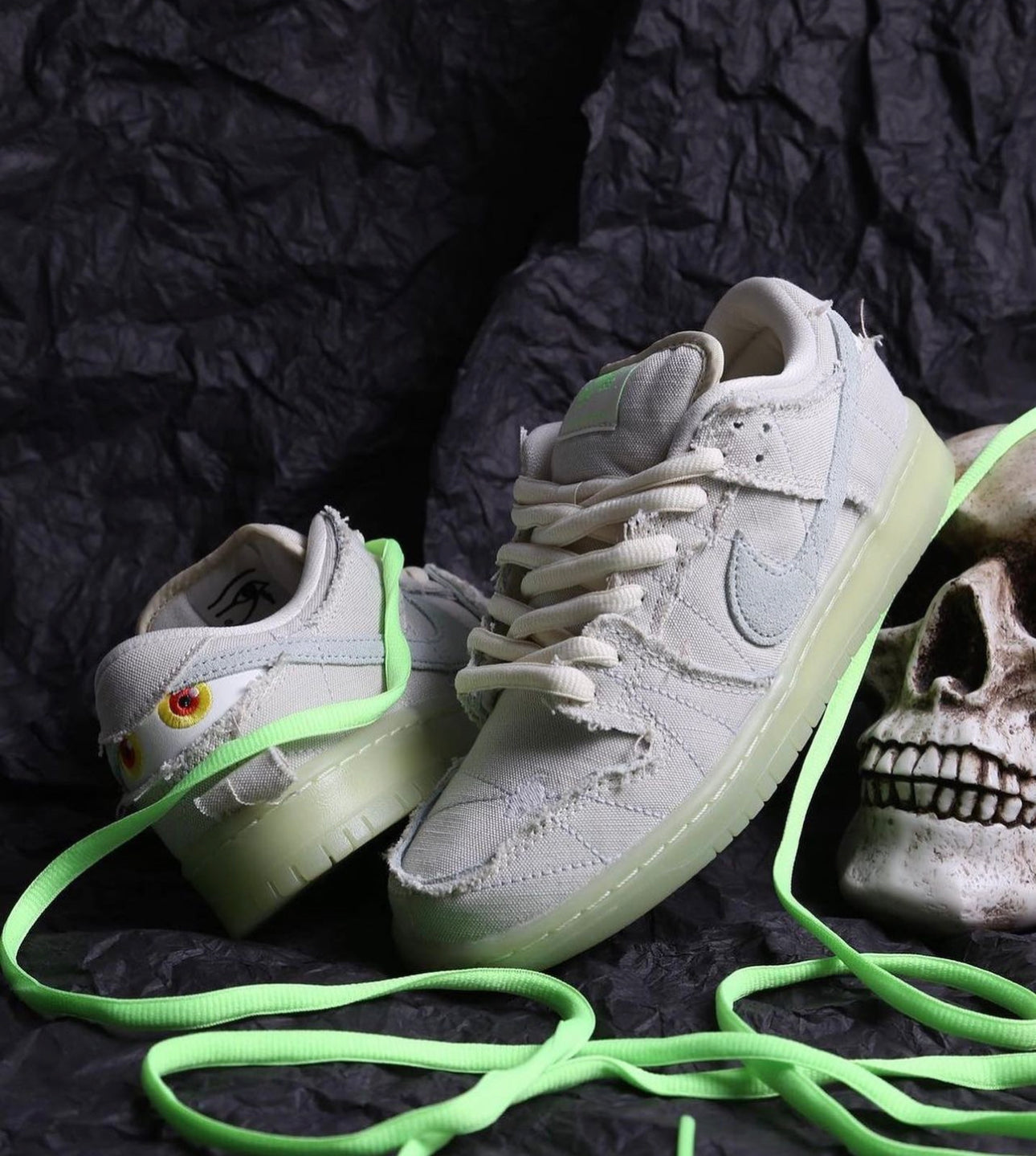 SB Dunk Low Mummy ( glow in dark )