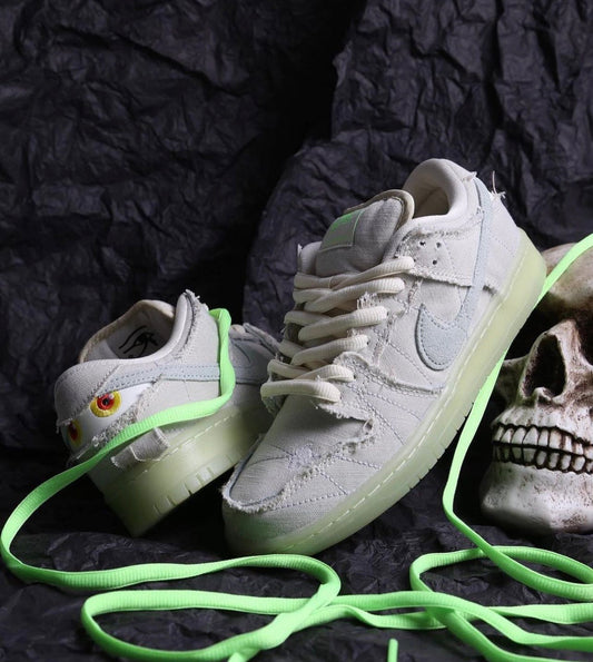 SB Dunk Low Mummy ( glow in dark )